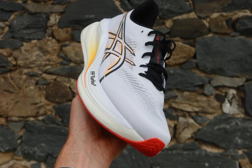 RunMag, Asics Sonicblast 2. Preview, 3/4 devant