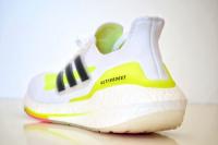 Adidas UltraBoost 21| L'épais talon Boost