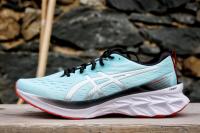 Asics Novablast 2 vue de profil