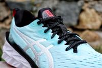 Asics Novablast 2, languette et lacets