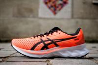 La Asics Novablast vue de profil