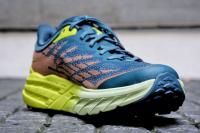 Hoka SpeedGoat 5 en 3 quarts avant