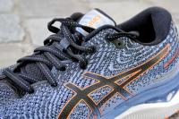 Les lacets et la languette des Asics Gel Cumulus 24