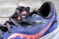 La tige et les lacets des Saucony Ride 15