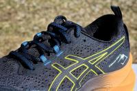 La languette et les lacets de la Asics Trabuco Max 2