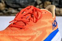 Zoom sur la languette / lacets de la Hoka Clifton 9