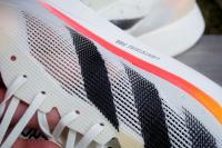 Zoom sur le mesh très aéré des Adidas Adizero Takumi Sen 10