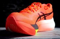 Asics MetaSpeed Sky Paris, vue avant