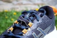 La Asics Fuji Lite 4, passant pour les lacets