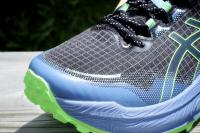 Zoom sur l'avant des Asics Trabuco Max 3
