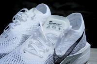 Les lacets et la languette de la Nike Vaporfly 3