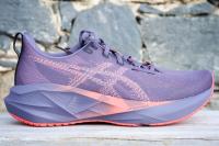 Asics Novablast 5, vue de côté