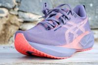 Asics Novablast 5, zoom avant