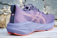 Asics Novablast 5, zoom arrière, le talon