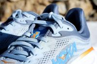 Les lacets et la languette des Hoka Bondi 9