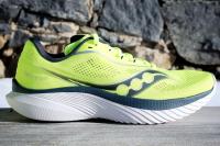 Vue latérale sur la Saucony Kinvara 15