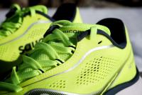Zoom sur les lacets et la languette des Saucony Kinvara 15