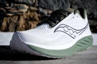 Saucony Ride 18, vue 3 quarts avant