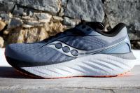 Vue latérale de la Saucony Triumph 22