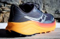 Vue 3/4 arrière de la Saucony Xodus Ultra 3