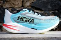 La Hoka Cielo X1 2.0 en robe bleu clair