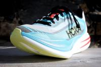 Vue 3 quarts avant de la Hoka Cielo X1 2.0