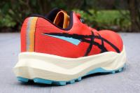 Le talon et l'arrière des Asics Fuji Lite 6