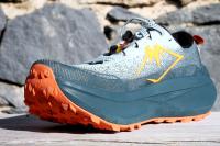 Asics Trabuco Max 4, vue de l'avant