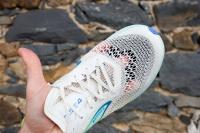 Le mesh très aéré des Brooks Hyperion Elite 4 PB