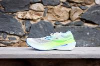 La Brooks Hyperion Elite 4 PB de profil