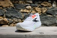Brooks Ghost 17, vue 3 quarts avant