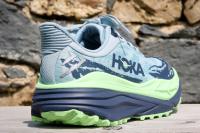 La Hoka Stinson 7, 3/4 arrière et talon