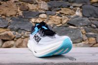 Hoka Rocket X 3, vue 3/4 avant
