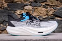 Hoka Rocket X 3, vue latérale