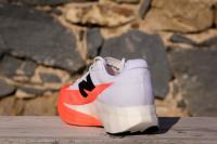 La New Balance FuelCell SC Elite 5, vue 3 quarts arrière