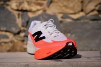 La New Balance FuelCell SC Elite 5, vue 3 quarts avant