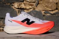 La New Balance FuelCell SC Elite 5, vue latérale