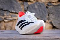 La adidas Adizero Adios Pro 4, vue avant