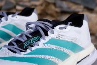 Les lacets et la languette des adidas Adizero Boston 13