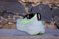 Asics Gel Nimbus 28, 3/4 arrière