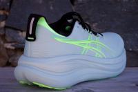 Asics Gel Nimbus 28, 3/4 arrière