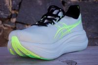 Asics Gel Nimbus 28, 3/4 avant