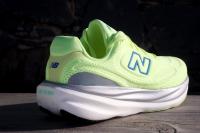 Vue 3 quarts arrière de la New Balance 1080 V15