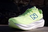 Vue 3 quarts avant de la New Balance 1080 V15